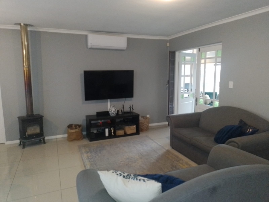 To Let 3 Bedroom Property for Rent in Soneike Western Cape